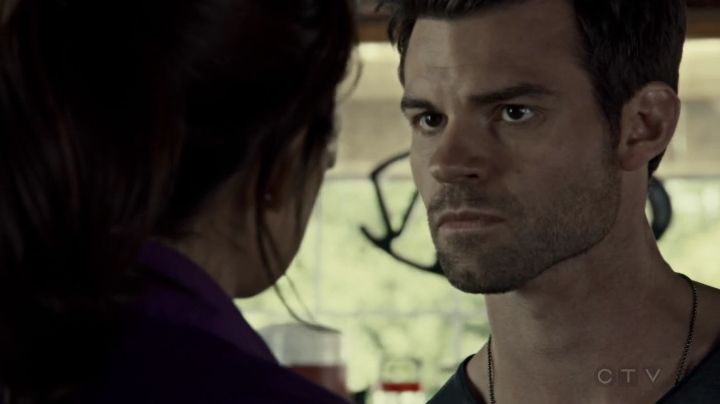 VampireDiariesWorld-dot-org_SavingHope2x08-1461.jpg