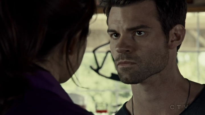 VampireDiariesWorld-dot-org_SavingHope2x08-1462.jpg