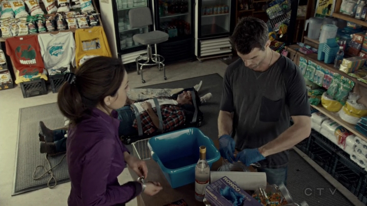 VampireDiariesWorld-dot-org_SavingHope2x08-1712.jpg