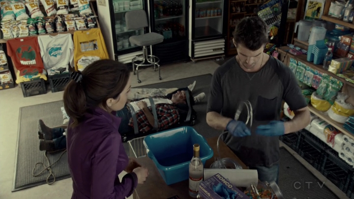 VampireDiariesWorld-dot-org_SavingHope2x08-1713.jpg