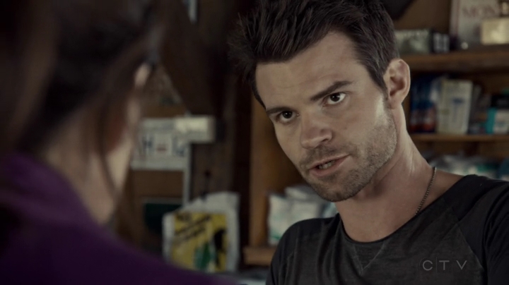 VampireDiariesWorld-dot-org_SavingHope2x08-1719.jpg