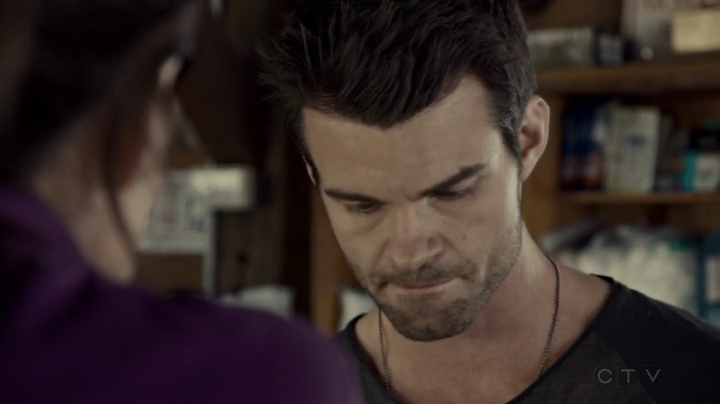 VampireDiariesWorld-dot-org_SavingHope2x08-1734.jpg