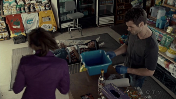 VampireDiariesWorld-dot-org_SavingHope2x08-1737.jpg