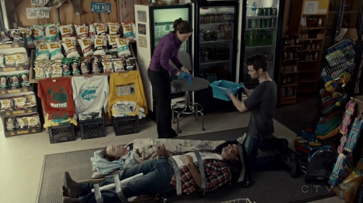 VampireDiariesWorld-dot-org_SavingHope2x08-1743.jpg