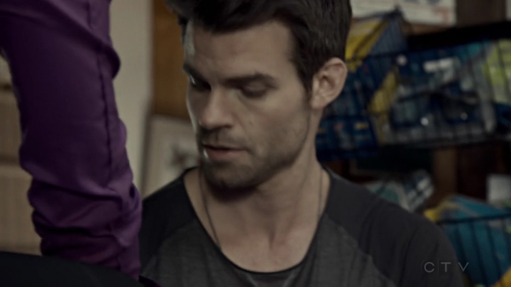 VampireDiariesWorld-dot-org_SavingHope2x08-1747.jpg