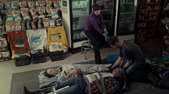 VampireDiariesWorld-dot-org_SavingHope2x08-1751.jpg