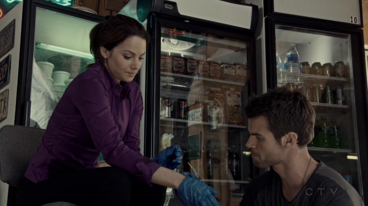 VampireDiariesWorld-dot-org_SavingHope2x08-1774.jpg