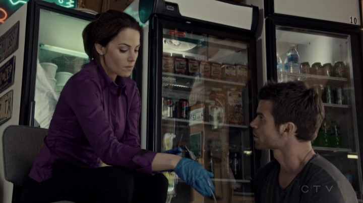 VampireDiariesWorld-dot-org_SavingHope2x08-1776.jpg