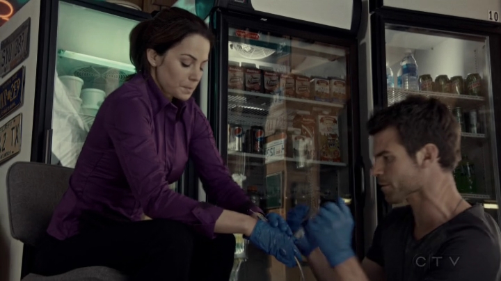 VampireDiariesWorld-dot-org_SavingHope2x08-1784.jpg