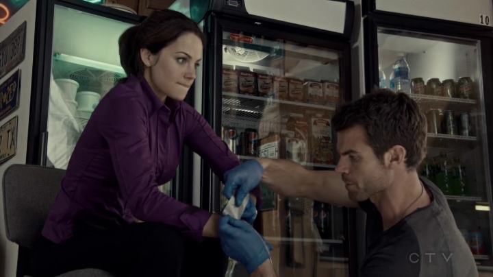 VampireDiariesWorld-dot-org_SavingHope2x08-1788.jpg