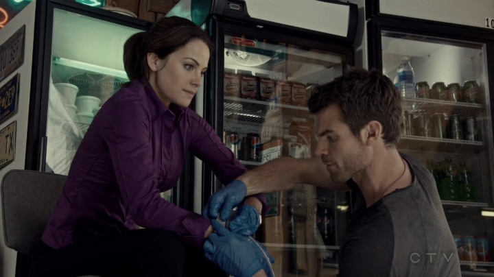 VampireDiariesWorld-dot-org_SavingHope2x08-1789.jpg