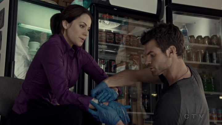 VampireDiariesWorld-dot-org_SavingHope2x08-1791.jpg