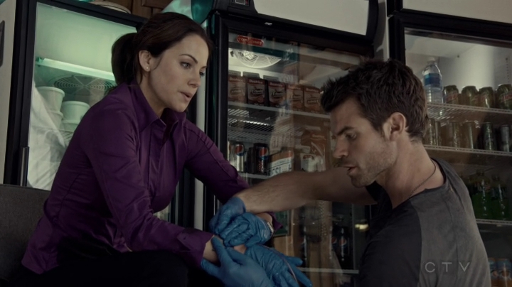 VampireDiariesWorld-dot-org_SavingHope2x08-1792.jpg