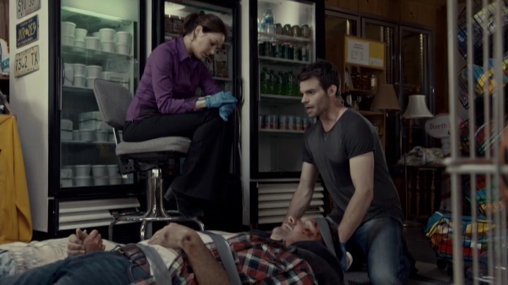 VampireDiariesWorld-dot-org_SavingHope2x08-1834.jpg