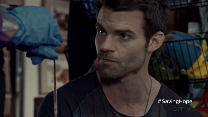 VampireDiariesWorld-dot-org_SavingHope2x08-1865.jpg