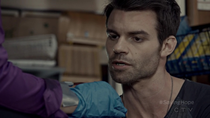 VampireDiariesWorld-dot-org_SavingHope2x08-1869.jpg