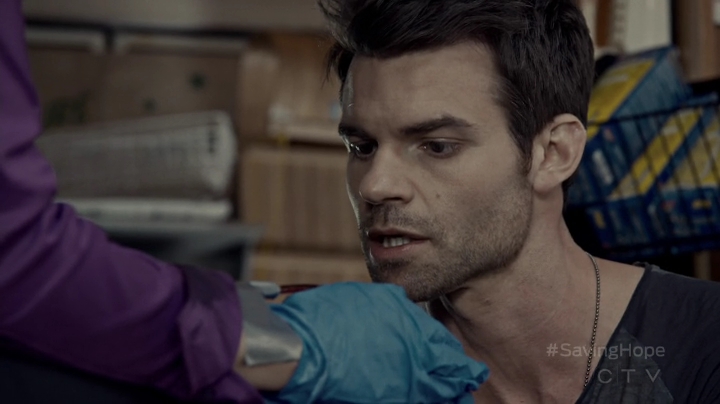 VampireDiariesWorld-dot-org_SavingHope2x08-1871.jpg