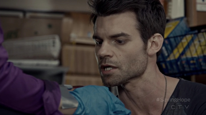 VampireDiariesWorld-dot-org_SavingHope2x08-1873.jpg