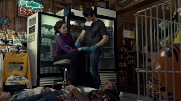 VampireDiariesWorld-dot-org_SavingHope2x08-2051.jpg