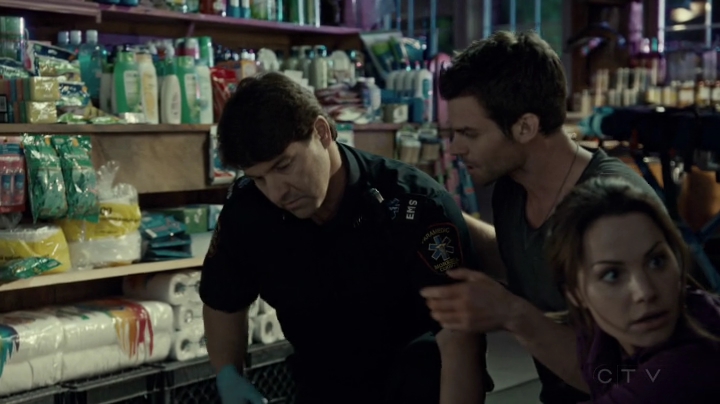 VampireDiariesWorld-dot-org_SavingHope2x08-2283.jpg