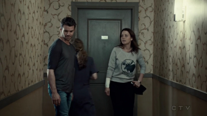 VampireDiariesWorld-dot-org_SavingHope2x08-2358.jpg