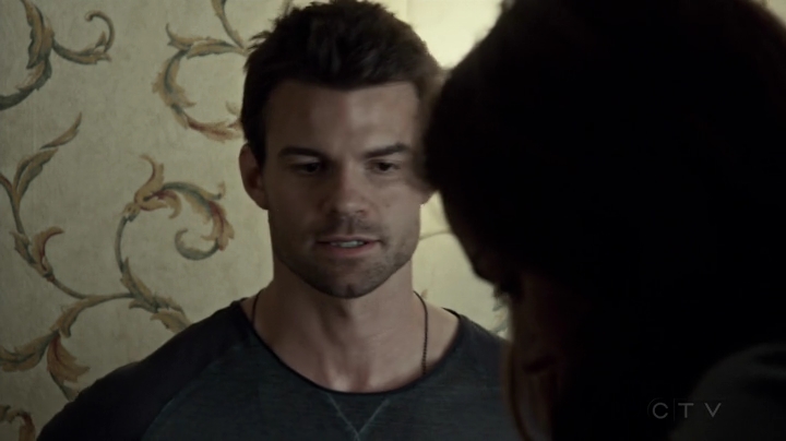 VampireDiariesWorld-dot-org_SavingHope2x08-2376.jpg