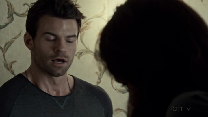 VampireDiariesWorld-dot-org_SavingHope2x08-2377.jpg