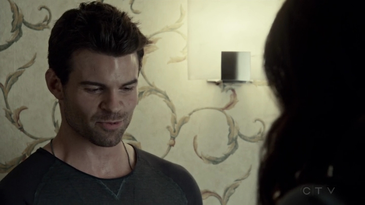 VampireDiariesWorld-dot-org_SavingHope2x08-2383.jpg