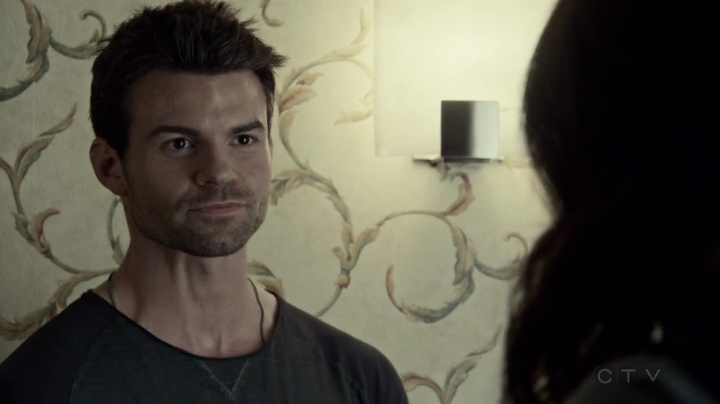 VampireDiariesWorld-dot-org_SavingHope2x08-2384.jpg