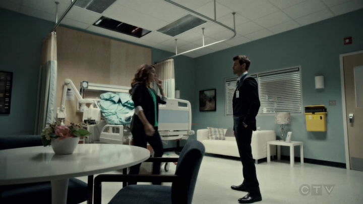 VampireDiariesWorld-dot-org_SavingHope2x09-0699.jpg