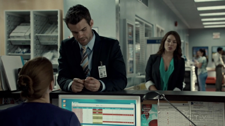 VampireDiariesWorld-dot-org_SavingHope2x09-0809.jpg