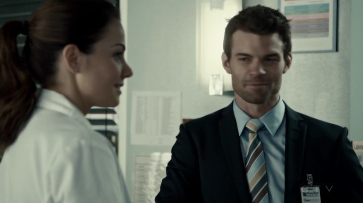 VampireDiariesWorld-dot-org_SavingHope2x09-0831.jpg