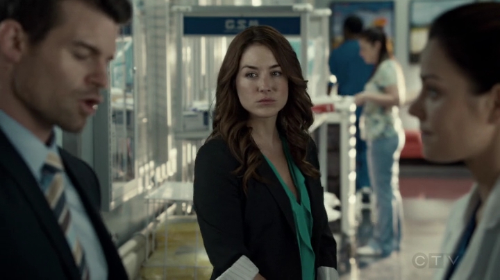 VampireDiariesWorld-dot-org_SavingHope2x09-0876.jpg