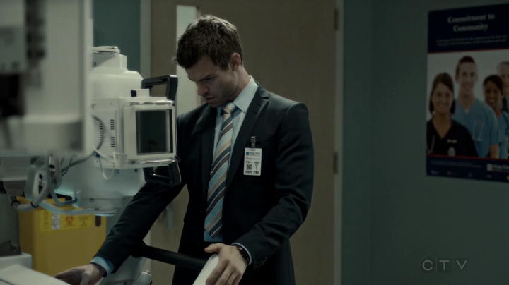 VampireDiariesWorld-dot-org_SavingHope2x09-1148.jpg