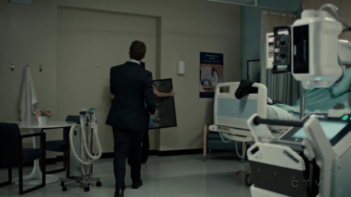 VampireDiariesWorld-dot-org_SavingHope2x09-1154.jpg