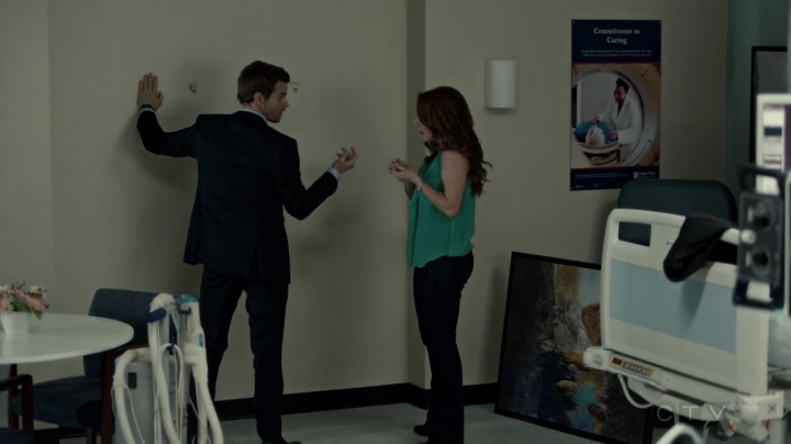 VampireDiariesWorld-dot-org_SavingHope2x09-1170.jpg