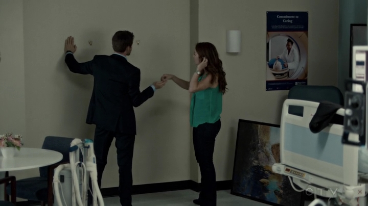 VampireDiariesWorld-dot-org_SavingHope2x09-1171.jpg