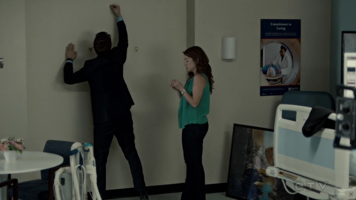 VampireDiariesWorld-dot-org_SavingHope2x09-1174.jpg