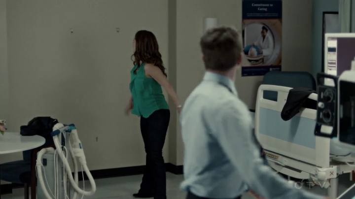 VampireDiariesWorld-dot-org_SavingHope2x09-1187.jpg