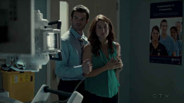 VampireDiariesWorld-dot-org_SavingHope2x09-1198.jpg