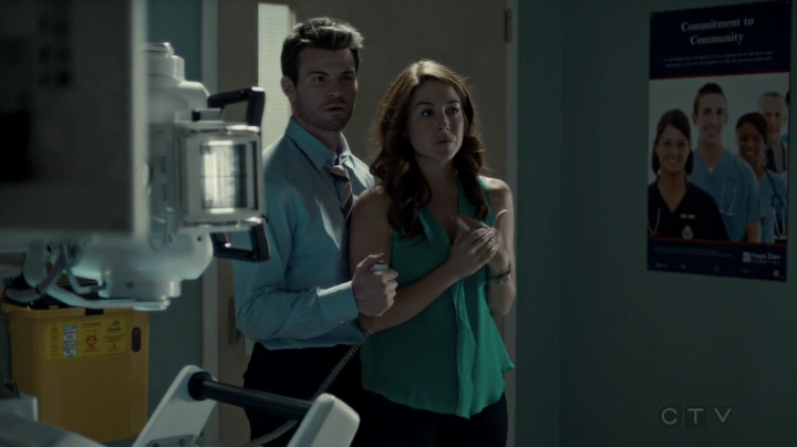 VampireDiariesWorld-dot-org_SavingHope2x09-1199.jpg