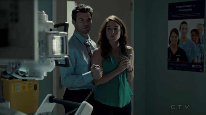 VampireDiariesWorld-dot-org_SavingHope2x09-1201.jpg