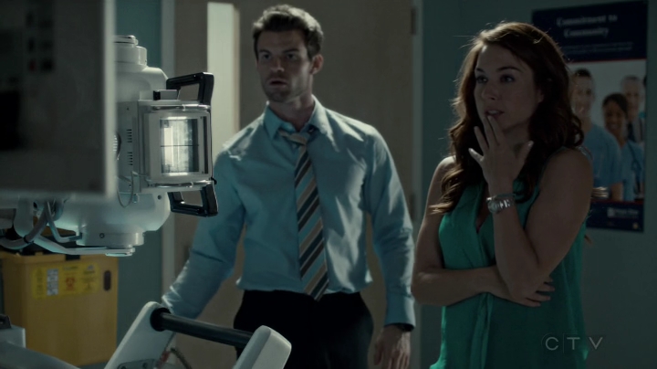 VampireDiariesWorld-dot-org_SavingHope2x09-1205.jpg