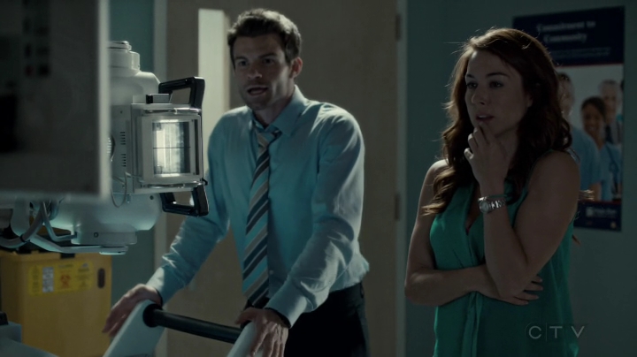 VampireDiariesWorld-dot-org_SavingHope2x09-1207.jpg