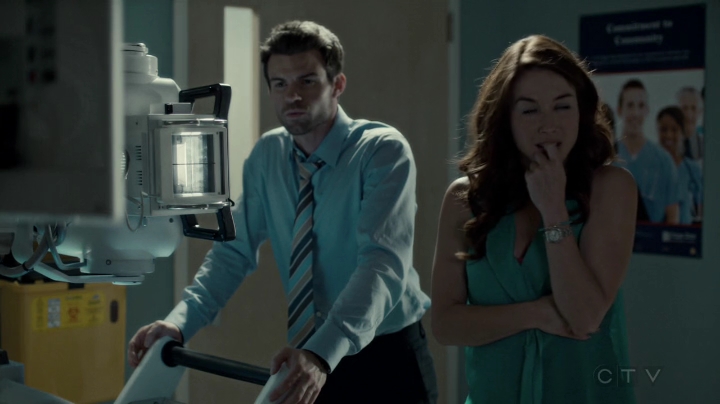 VampireDiariesWorld-dot-org_SavingHope2x09-1211.jpg