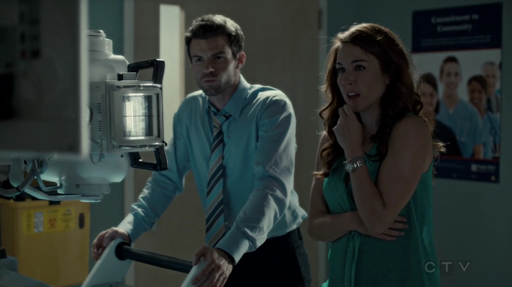 VampireDiariesWorld-dot-org_SavingHope2x09-1212.jpg