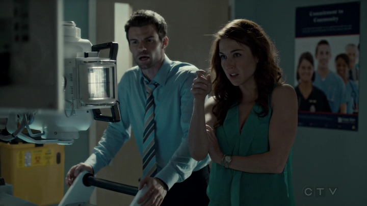 VampireDiariesWorld-dot-org_SavingHope2x09-1215.jpg