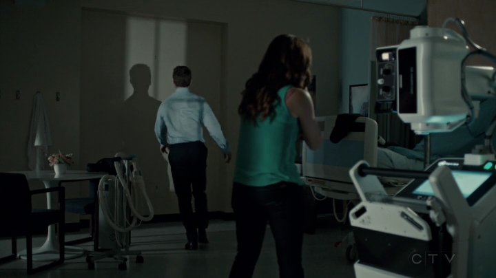 VampireDiariesWorld-dot-org_SavingHope2x09-1219.jpg