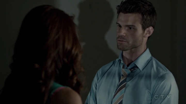 VampireDiariesWorld-dot-org_SavingHope2x09-1238.jpg