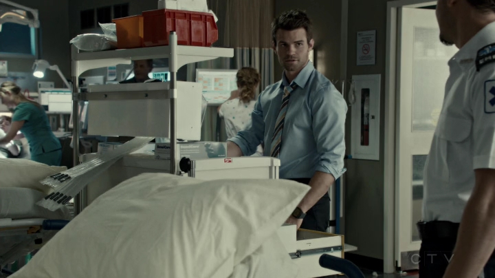 VampireDiariesWorld-dot-org_SavingHope2x09-1253.jpg